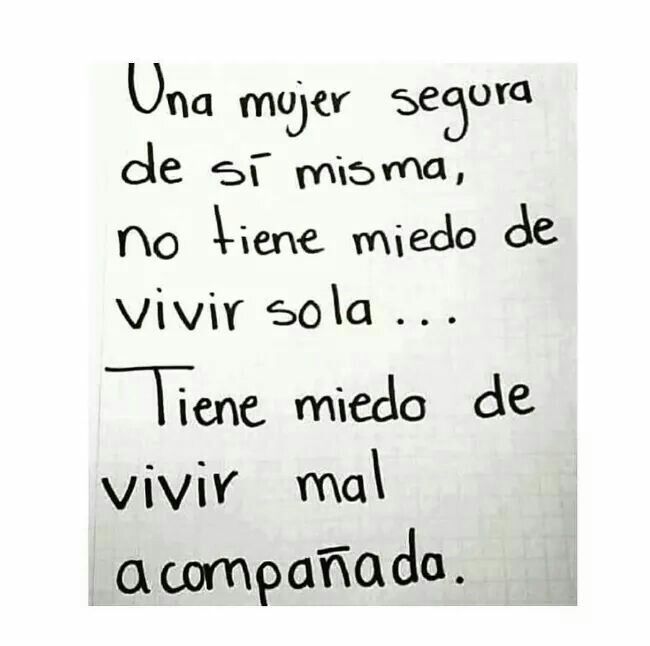 Mujer feliz y segura de sí misma