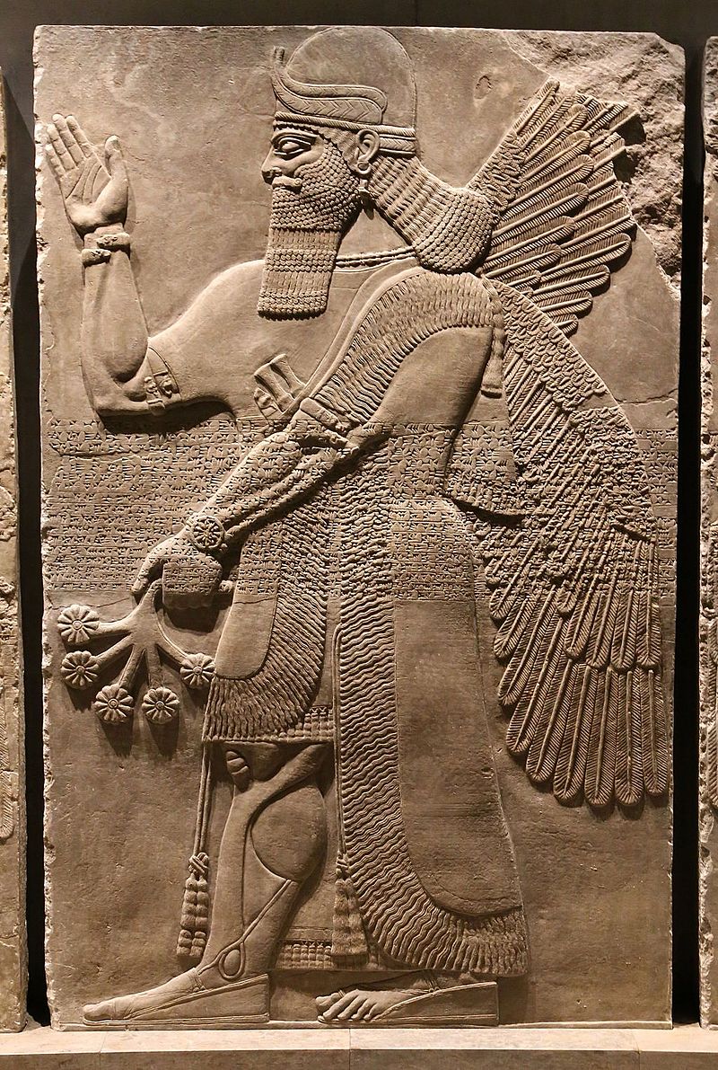 Relieve de un dios mesopotámico tallado