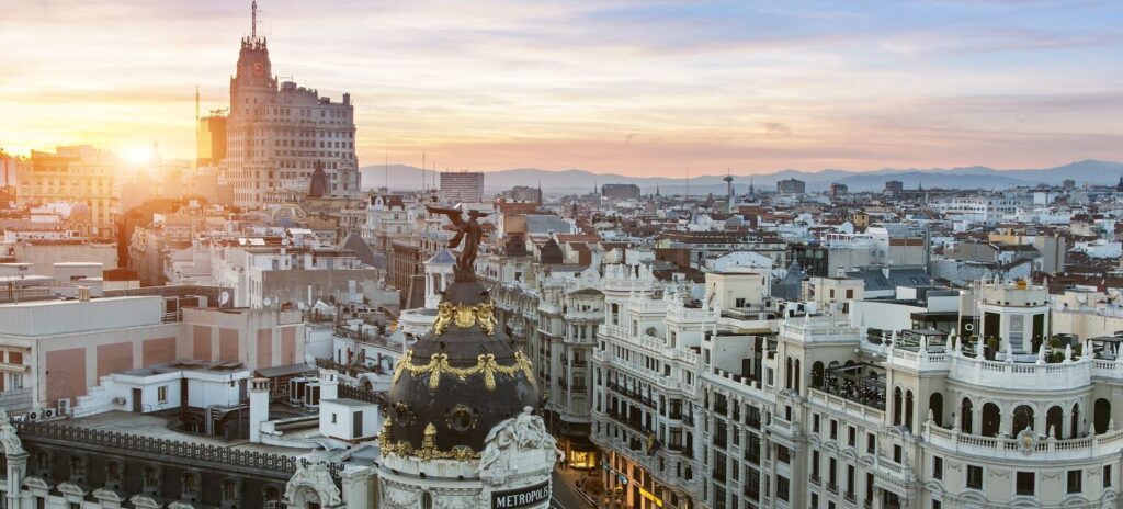 descubre las mejores frases de madrid que te haran sentir como un autentico madrileno