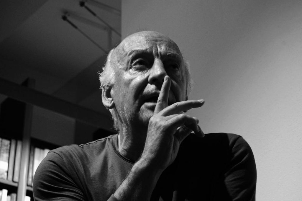 Eduardo Galeano: Reflexiones y Legado en Sus Palabras