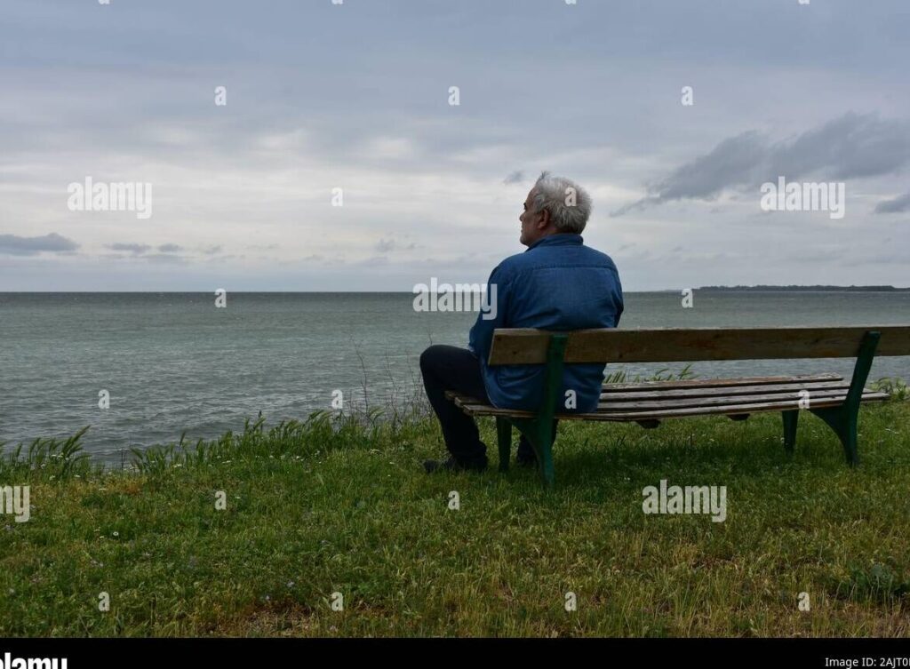 imagen de una persona mirando hacia el horizonte con expresion de tristeza y desilusion
