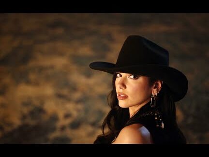 Las 10 mejores frases de Dua Lipa que te inspirarán a ser fuerte.