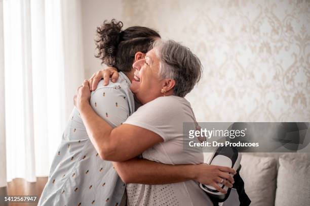 Cuando una madre está lejos: Navegando la distancia emocional 6 Cuando una madre está lejos: Navegando la distancia emocional