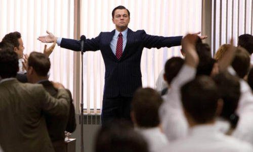 Persona hablando de sus aficiones con seguridad