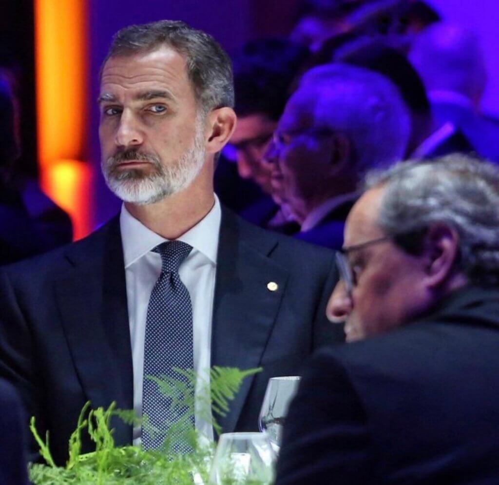 Qué significa mirar de reojo a alguien 4 rey felipe mirando a torra 1024x995 1