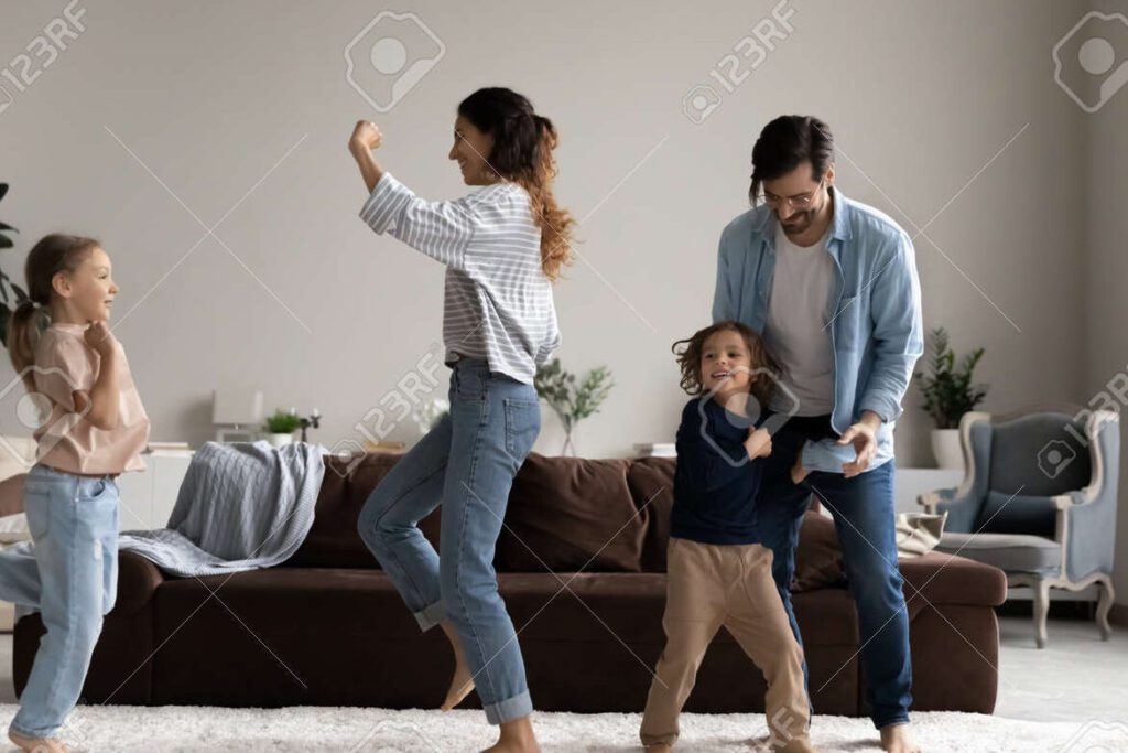 Descubre cómo llenar tu jueves de felicidad y alegría familiar