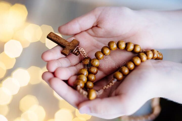 Frases adaptadas del Rosario para niños: aprende a rezar con alegría 3 Frases adaptadas del Rosario para niños: aprende a rezar con alegría