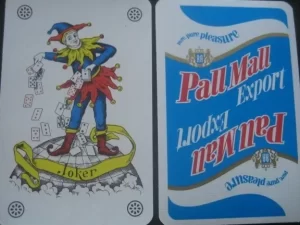 una imagen colorida y divertida de un telefono roto con palabras y frases que se desvanecen en el aire
