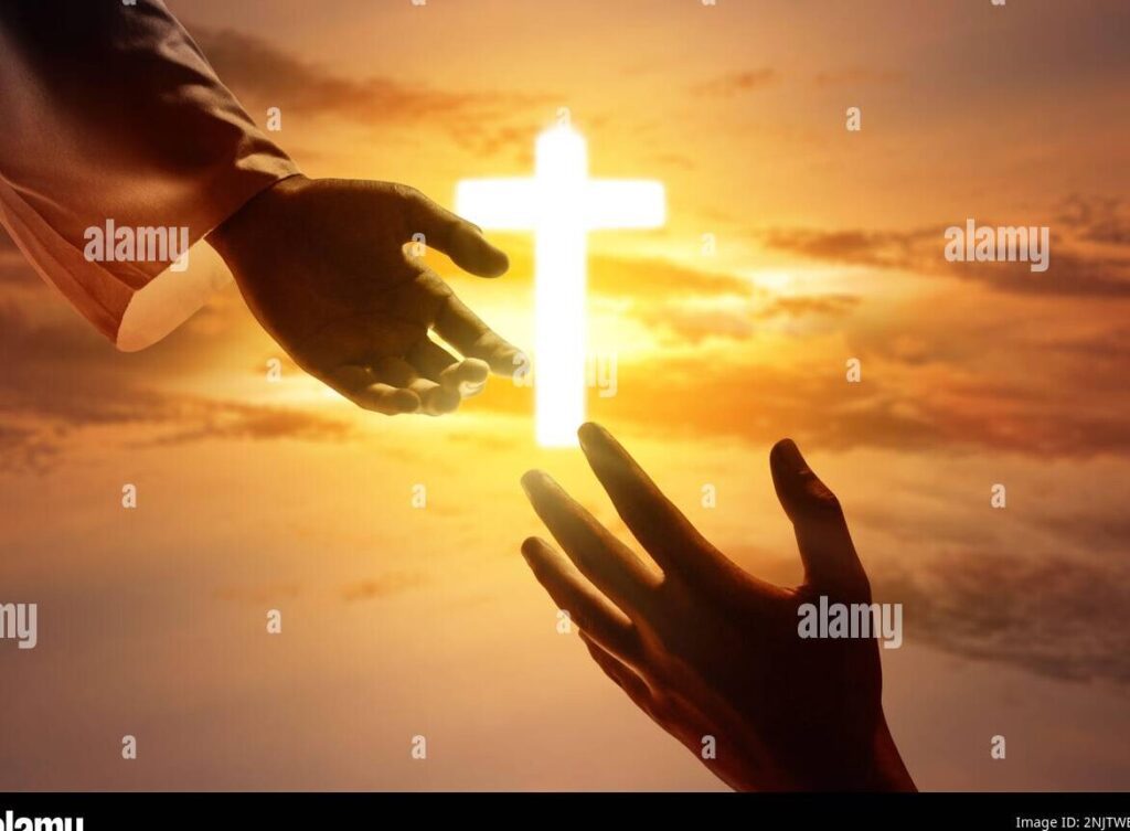 una imagen con un fondo estrellado y una mano extendida hacia el cielo en senal de oracion