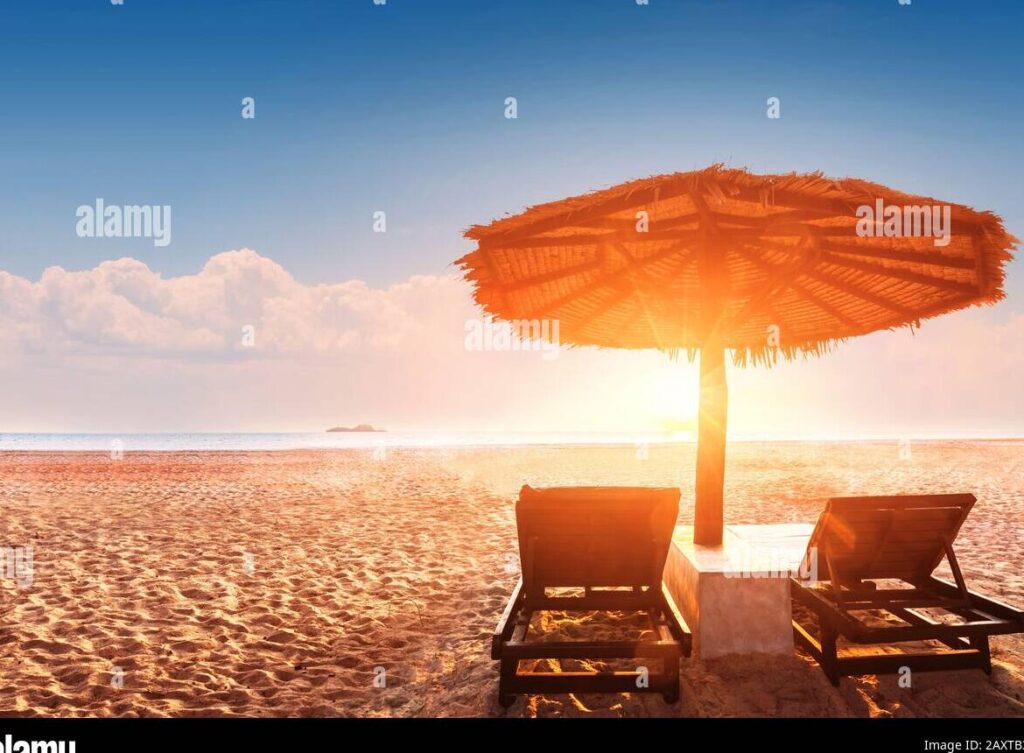 una imagen de un atardecer en la playa con colores calidos y relajantes 1