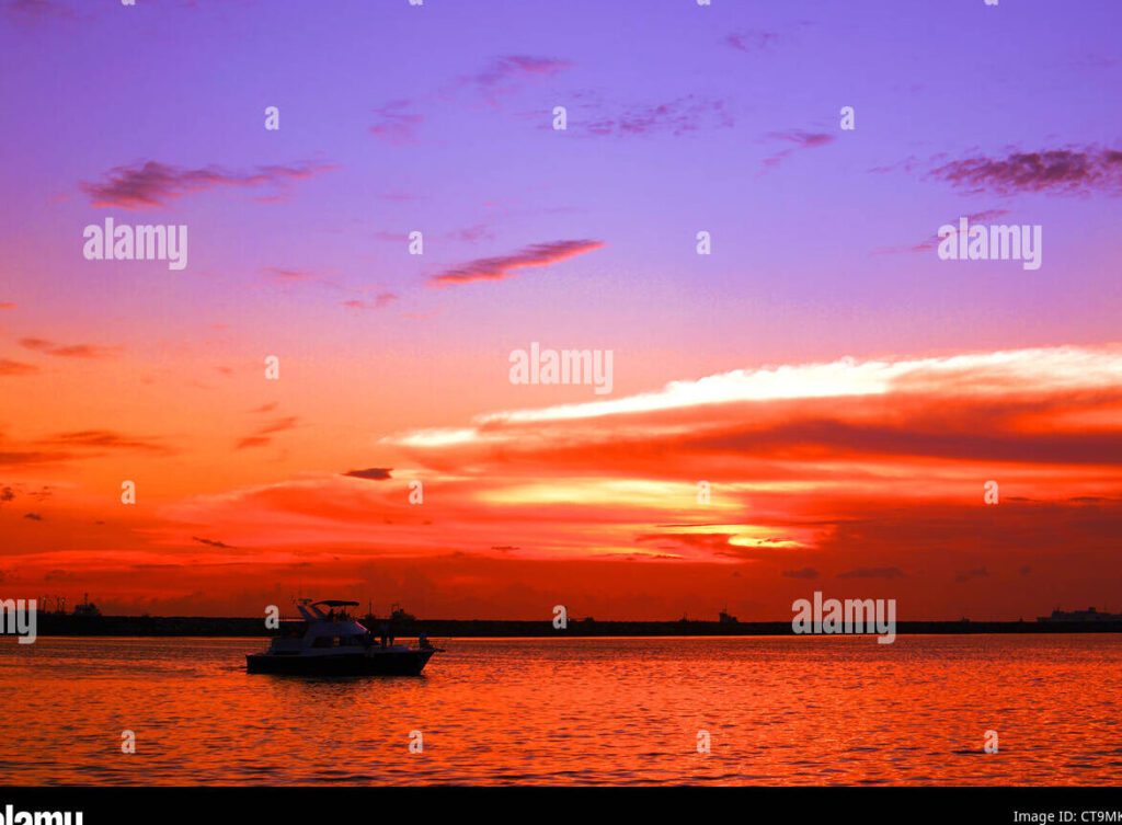 una imagen de un atardecer tranquilo con colores calidos