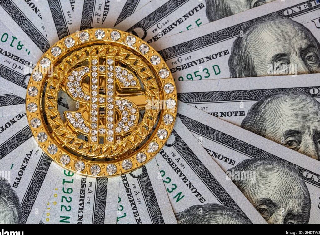 una imagen de un billete de loteria rodeado de monedas de oro