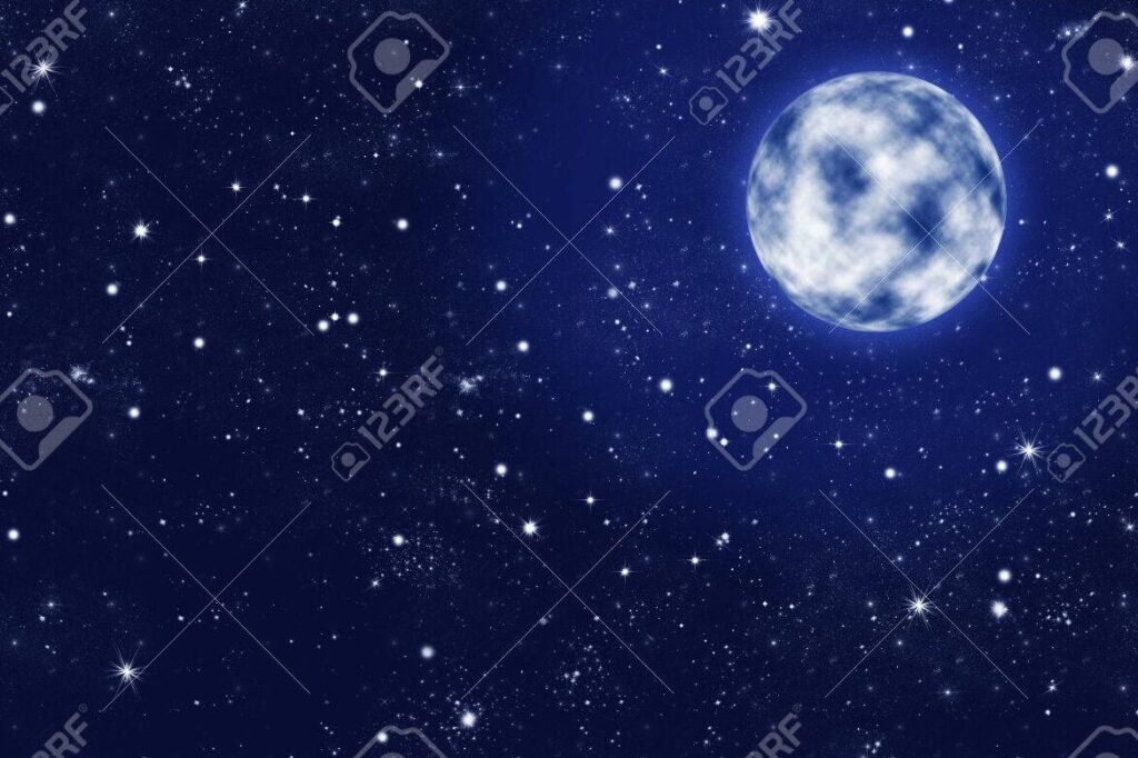 una imagen de un cielo estrellado con la luna brillante 1