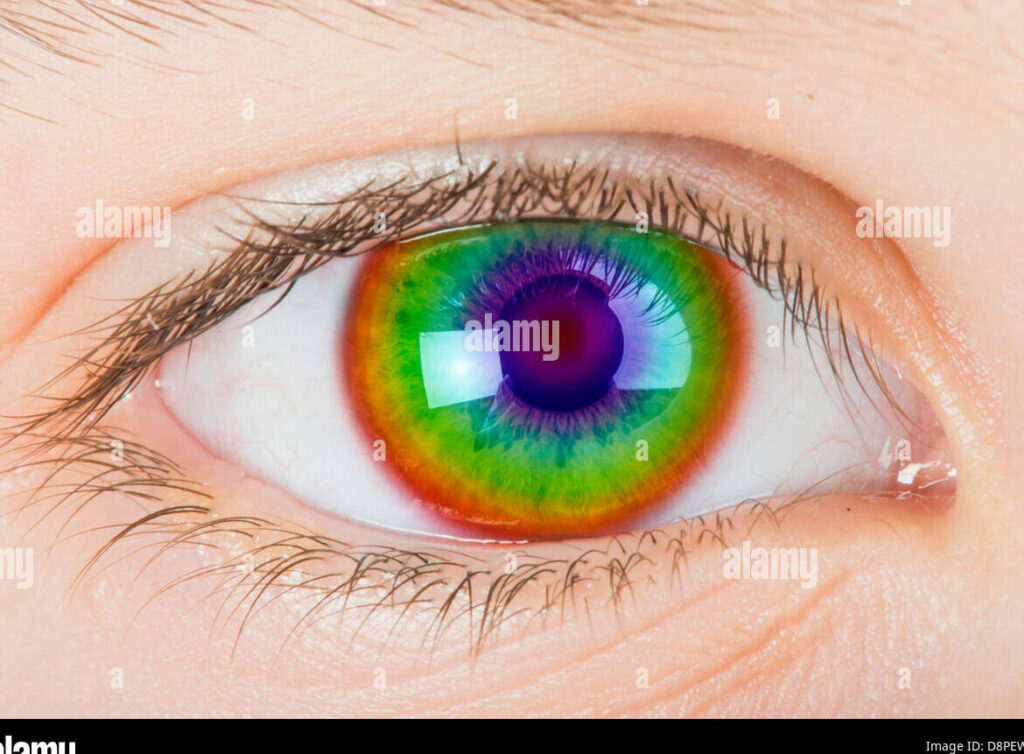 una imagen de un ojo abierto con colores vibrantes y efectos de luz