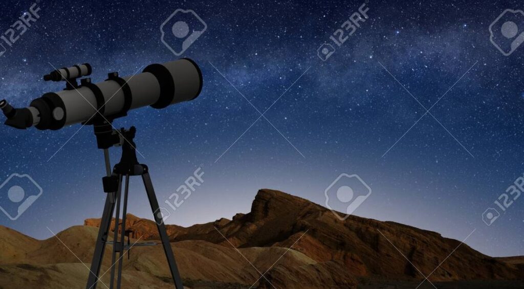 una imagen de un telescopio apuntando al cielo estrellado