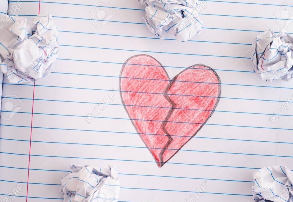 una imagen de una carta rasgada con un corazon roto dibujado en ella