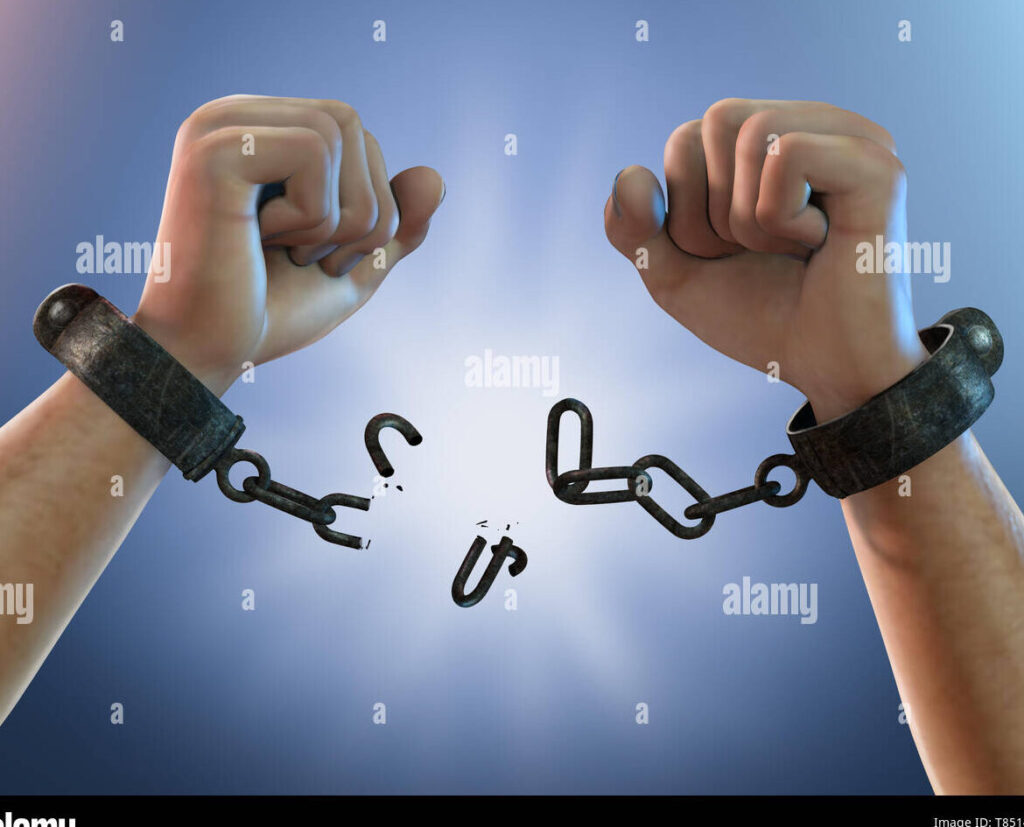 una imagen de una persona rompiendo cadenas y liberandose 1