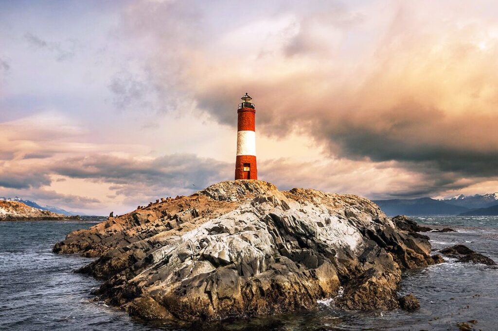 Descubre la fascinante historia del Faro de San Juan de Salvamento