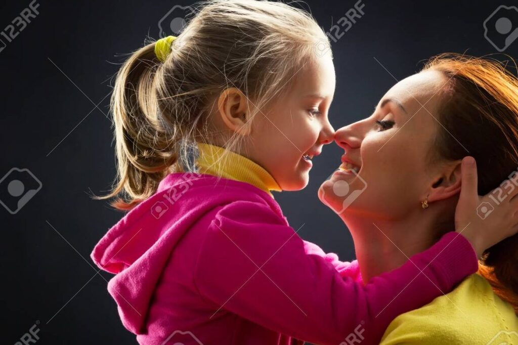 Guía para criar hijas felices y seguras: consejos clave para su desarrollo