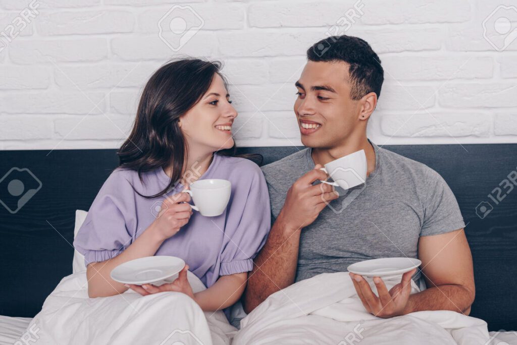 Pensamientos de amor en un café: una mirada íntima al romance y la pasión